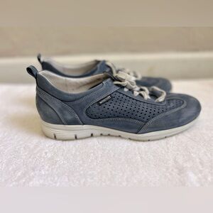 Mephisto minimalistic Oxford Blue Suede Sneakers Size 9.5. Casual Luxury Comfort